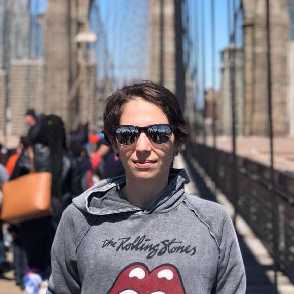 Meet your Posher, Luana - Picture 1 of 1